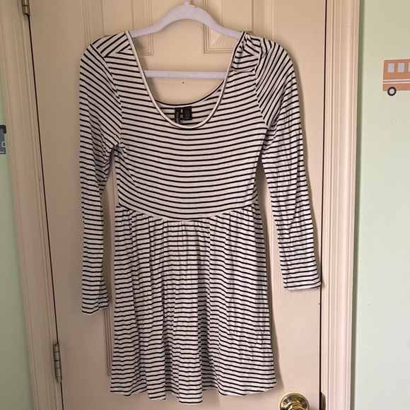 Full Tilt Dresses & Skirts - Full Tilt Black & White Striped Scoop Neck Mini Dress